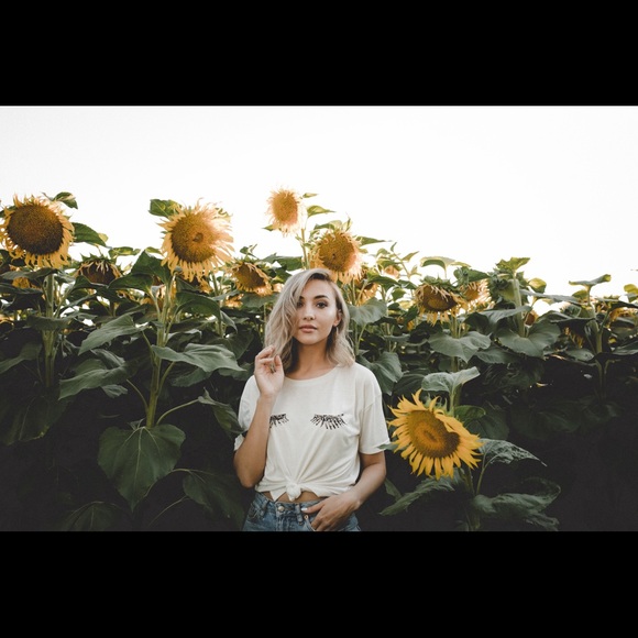 Embellished lashes soft tee shirt - Picture 4 of 5